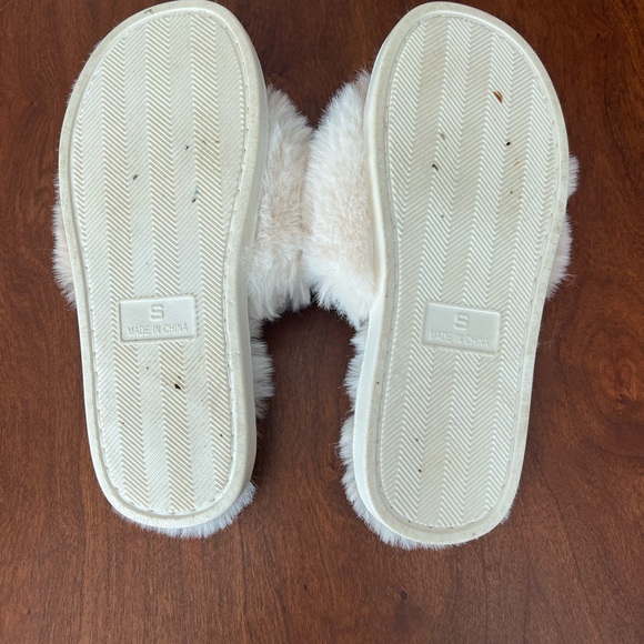 Faux fur slippers - Picture 2 of 2